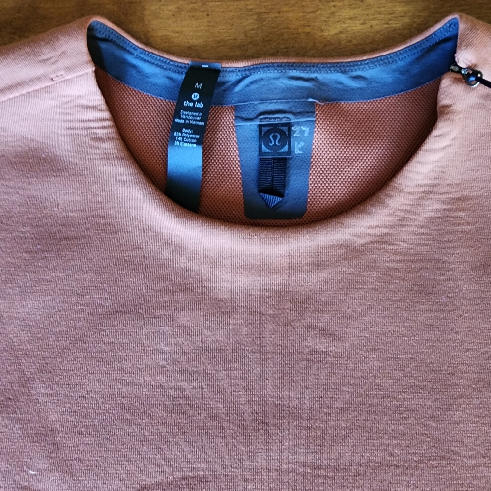 Lululemon top
